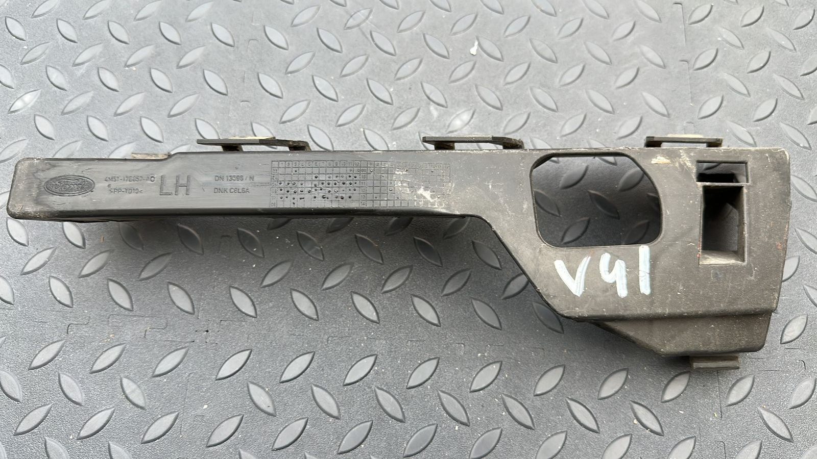 Кронштейн бампера передний левый Ford Focus/2 2004-2011