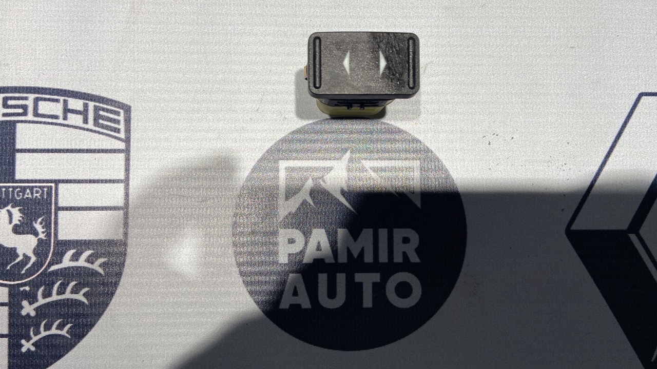 Кнопка стеклоподъемника передняя правая Ford C-Max 2003-2010