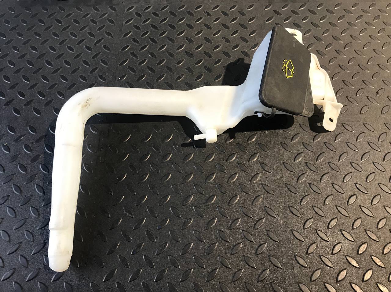 Горловина бачка омывателя Mercedes E/W211 2002-2009