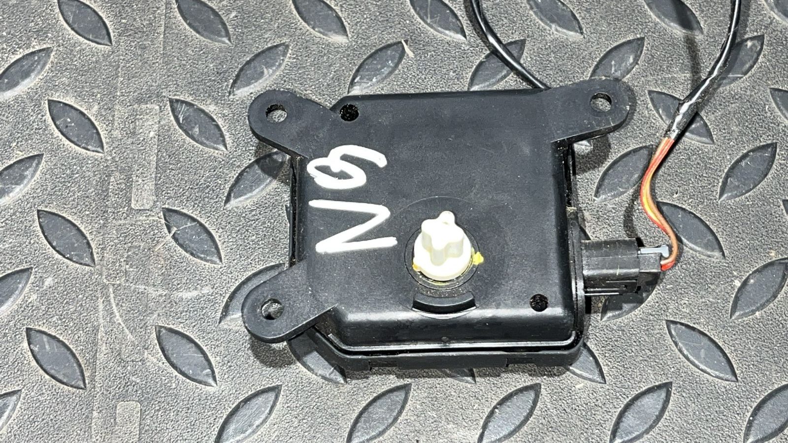 Моторчик заслонки отопителя Opel Astra/H 2004-2014