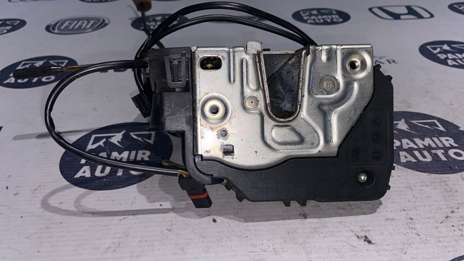 Замок двери передний левый Mercedes C/W203 2000-2008