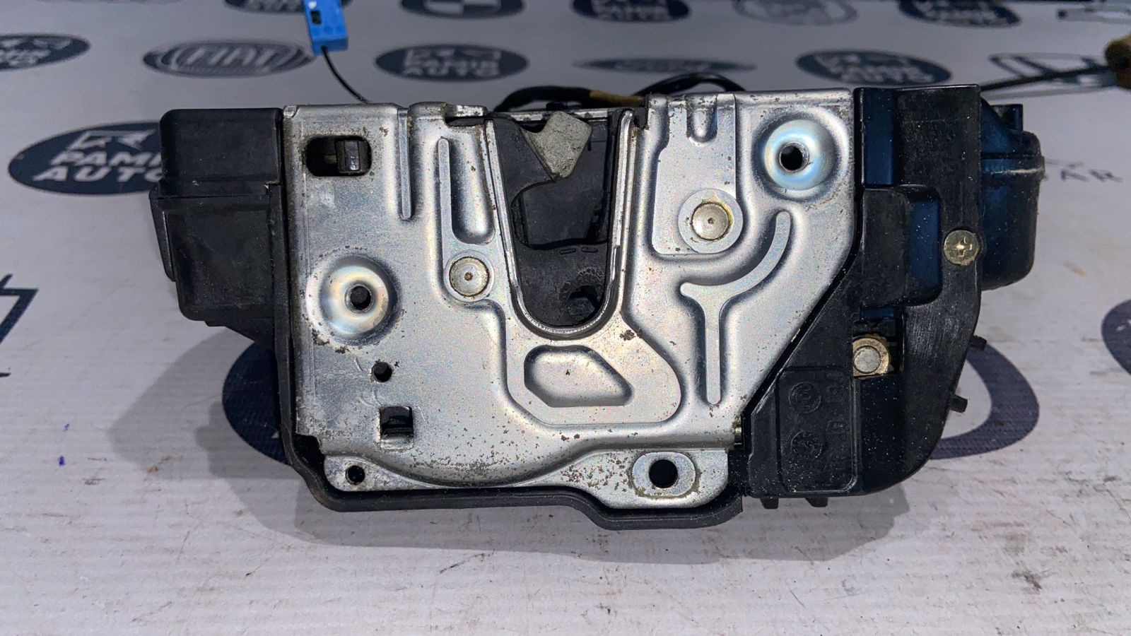 Замок двери задний левый Mercedes C/W203 2000-2008