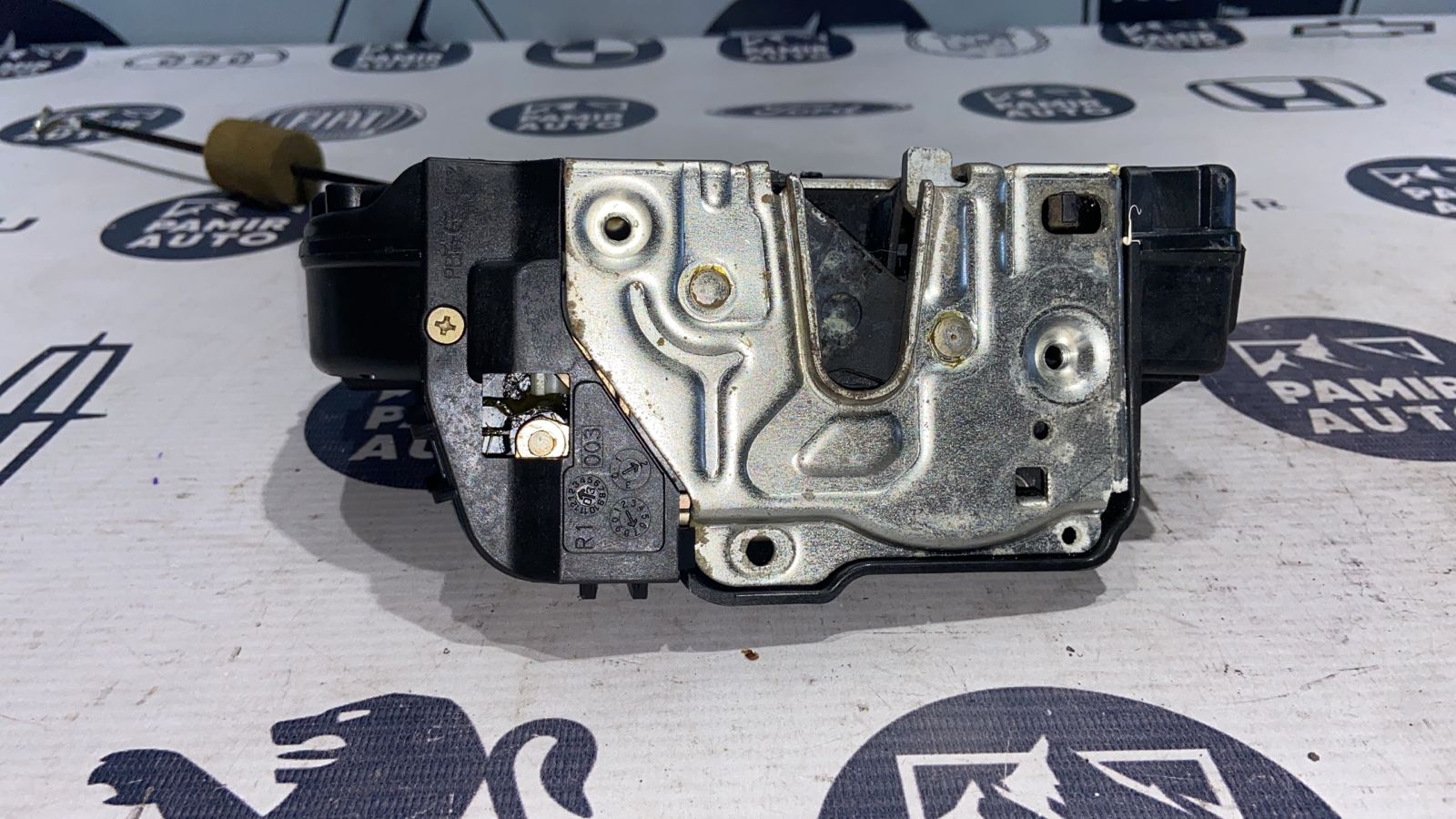 Замок двери задний правый Mercedes C/W203 2000-2008