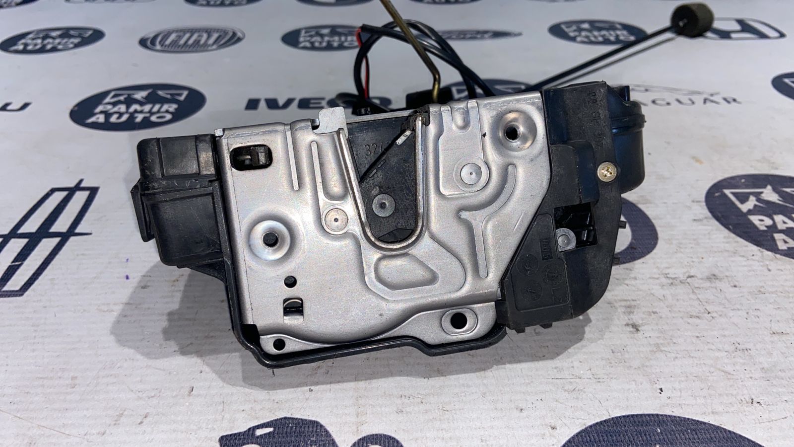 Замок двери задний левый Mercedes C/W203 2000-2008