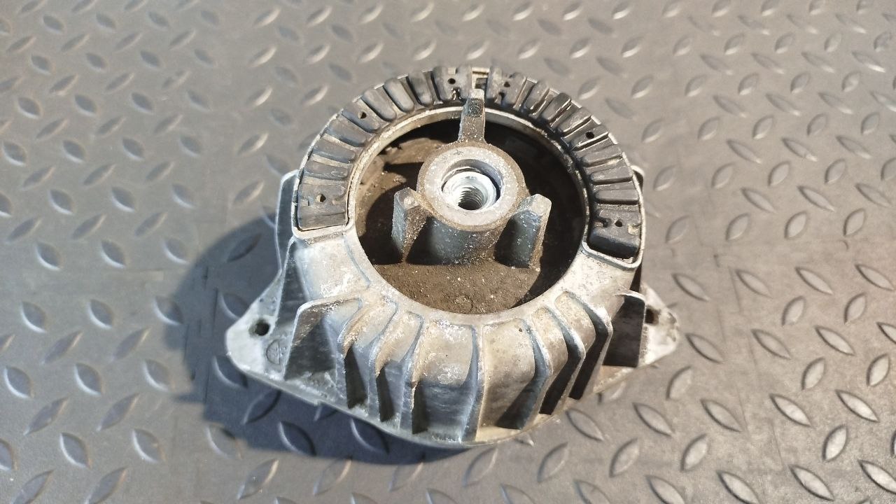 Опора двигателя Mercedes C/W204 2006-2015