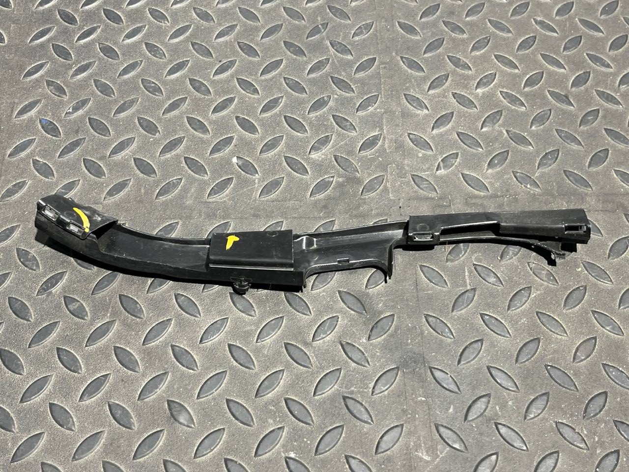 Канал для кабеля Mercedes C/W204 2006-2015