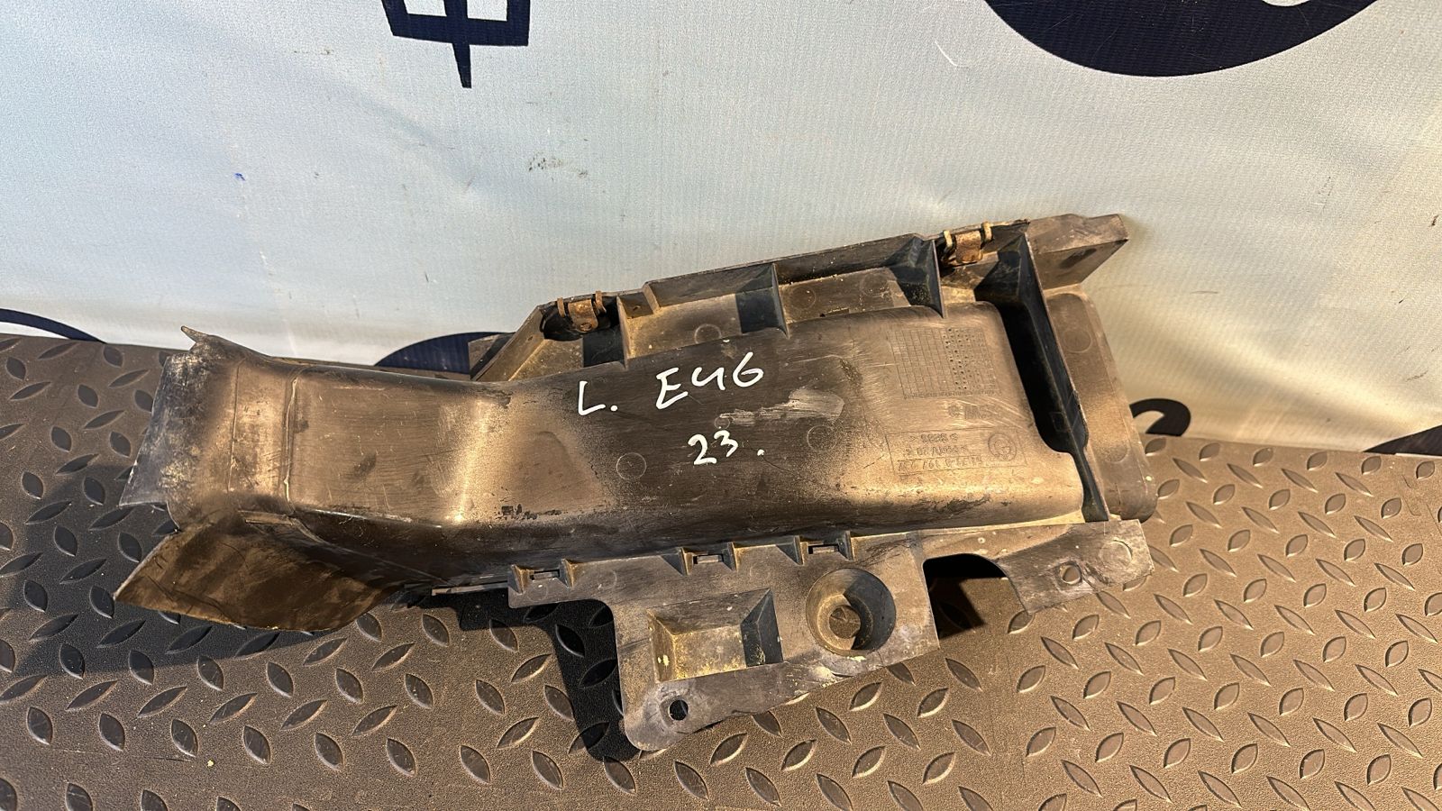 Воздуховод тормозной левый BMW 3/E46 1998-2007