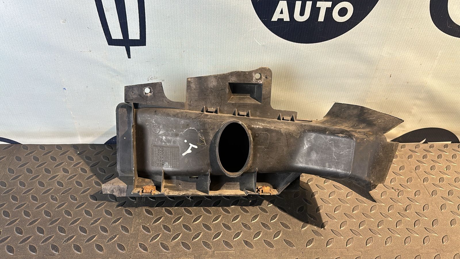 Воздуховод тормозной левый BMW 3/E46 1998-2007