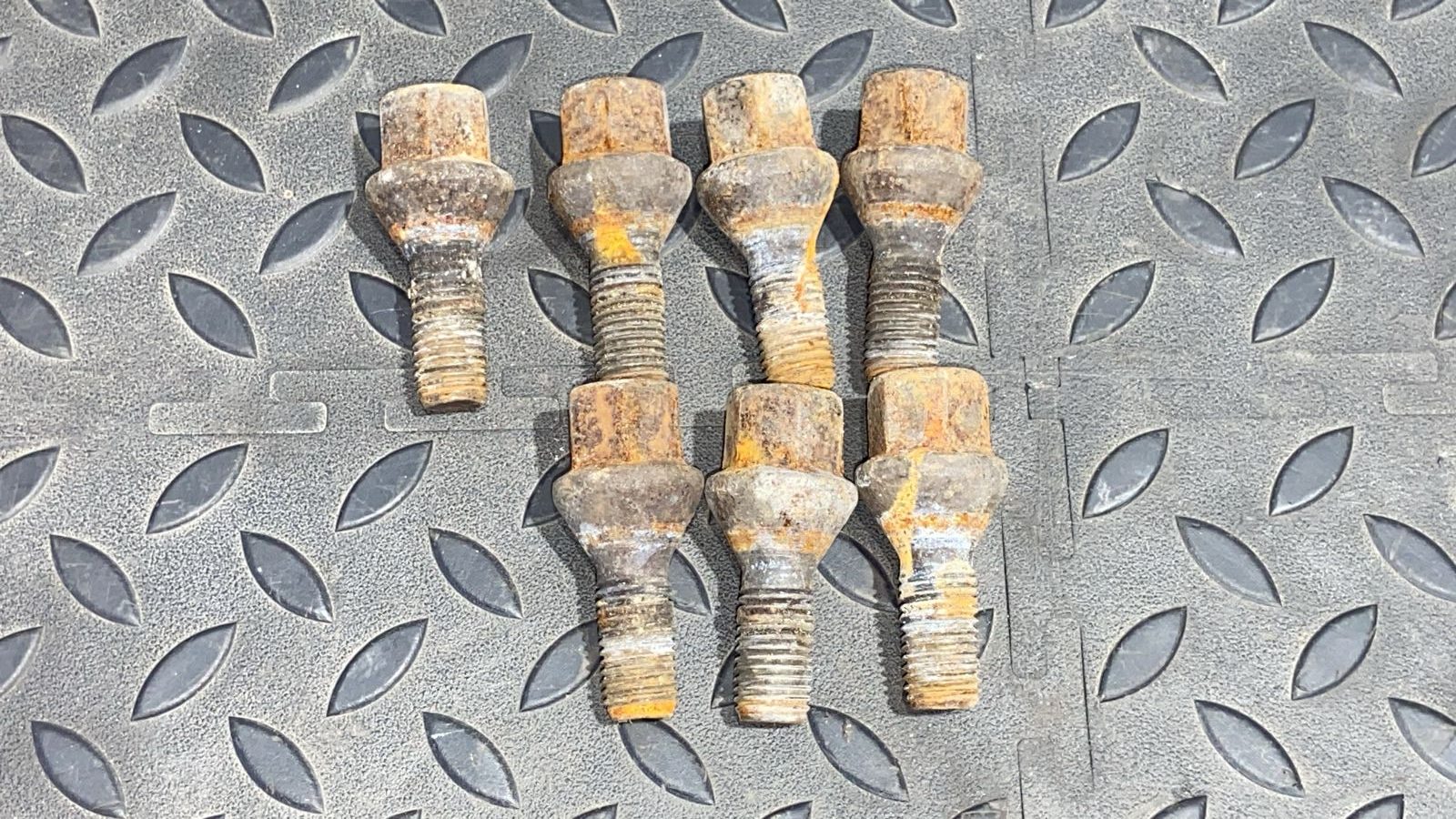 Болт колесный Renault Megane/2 2002-2009