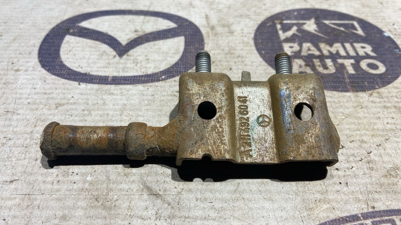 Кронштейн глушителя Mercedes E/W211 2002-2009