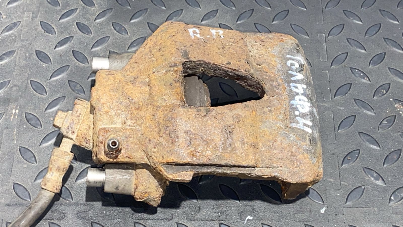 Суппорт передний правый Volkswagen Golf/4 1997-2006