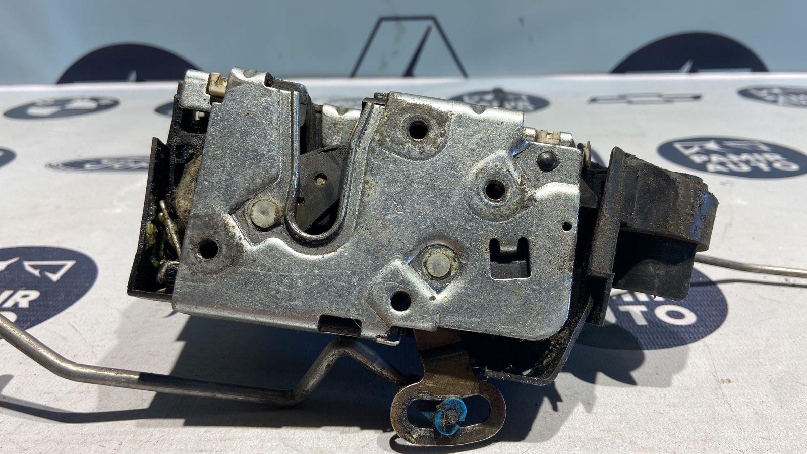 Замок двери передний правый Land Rover Freelander 1998-2006