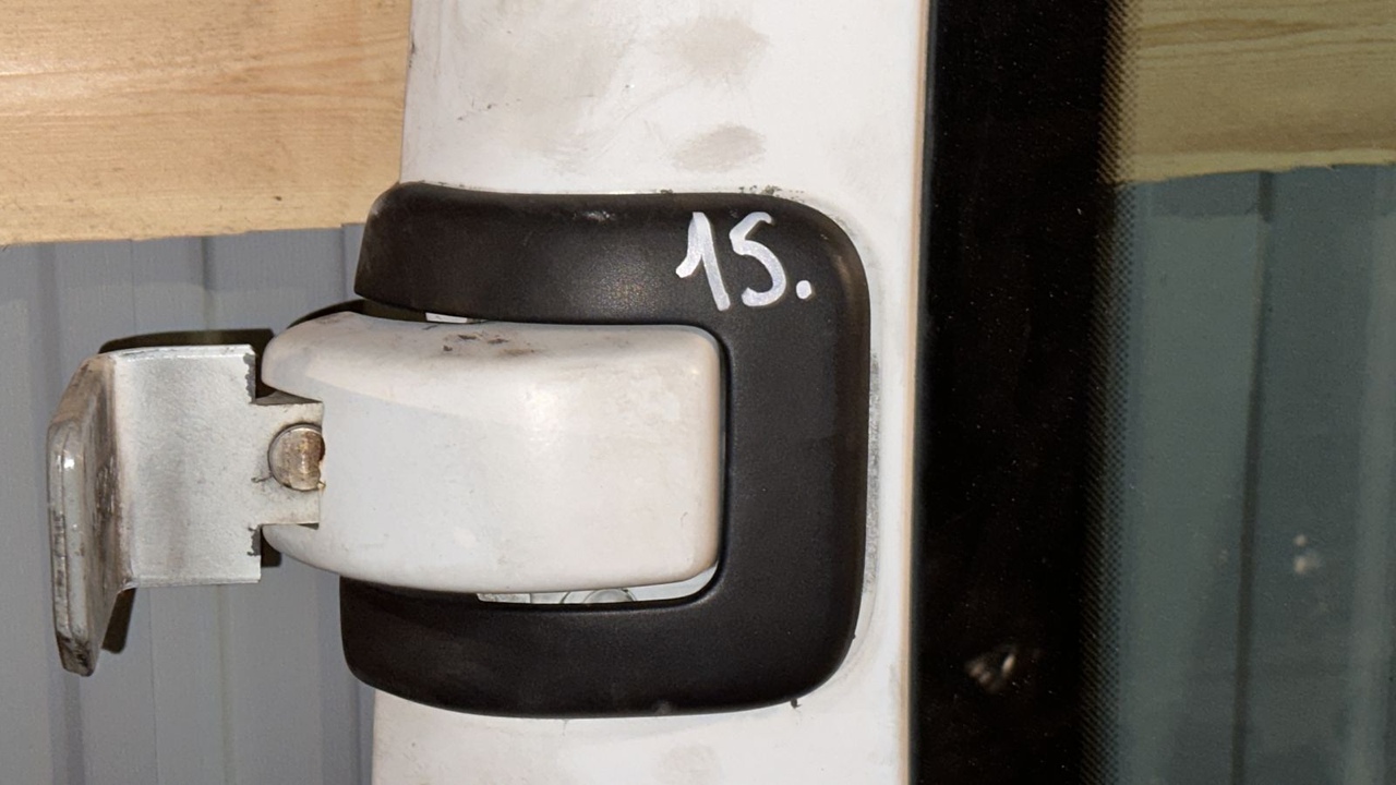 Накладка петли багажника левая Opel Movano/A 2003-2010