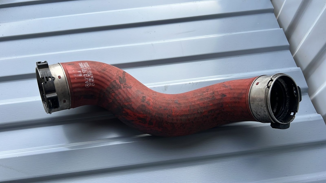 Патрубок интеркулера Mercedes C/W204 2006-2015