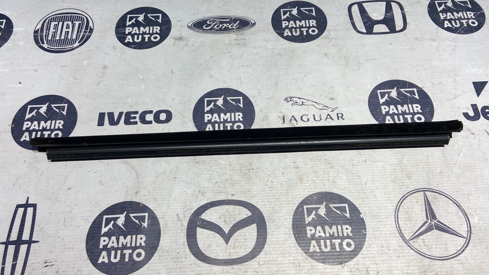 Уплотнитель двери задний левый Mercedes E/W211 2002-2009