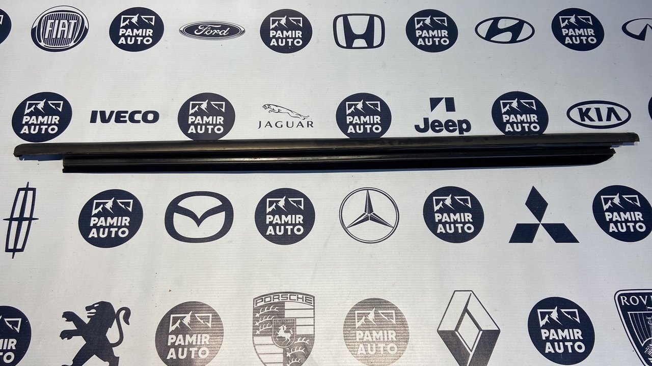 Уплотнитель двери передний левый Ford C-Max 2003-2010