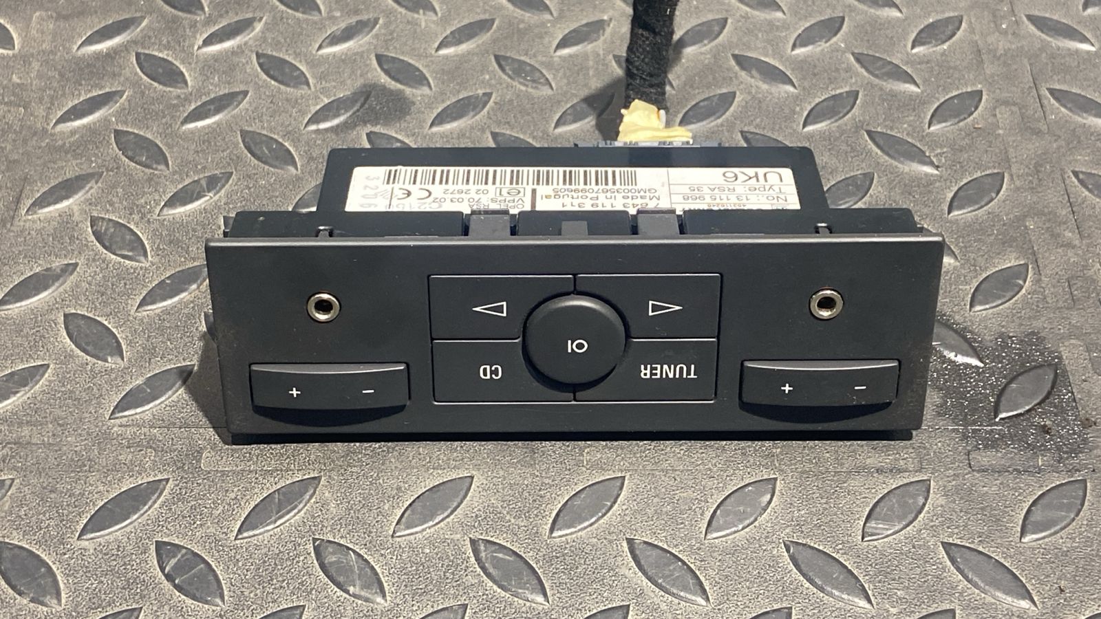 Кнопка управления мультимедиа Opel Zafira/B 2005-2014