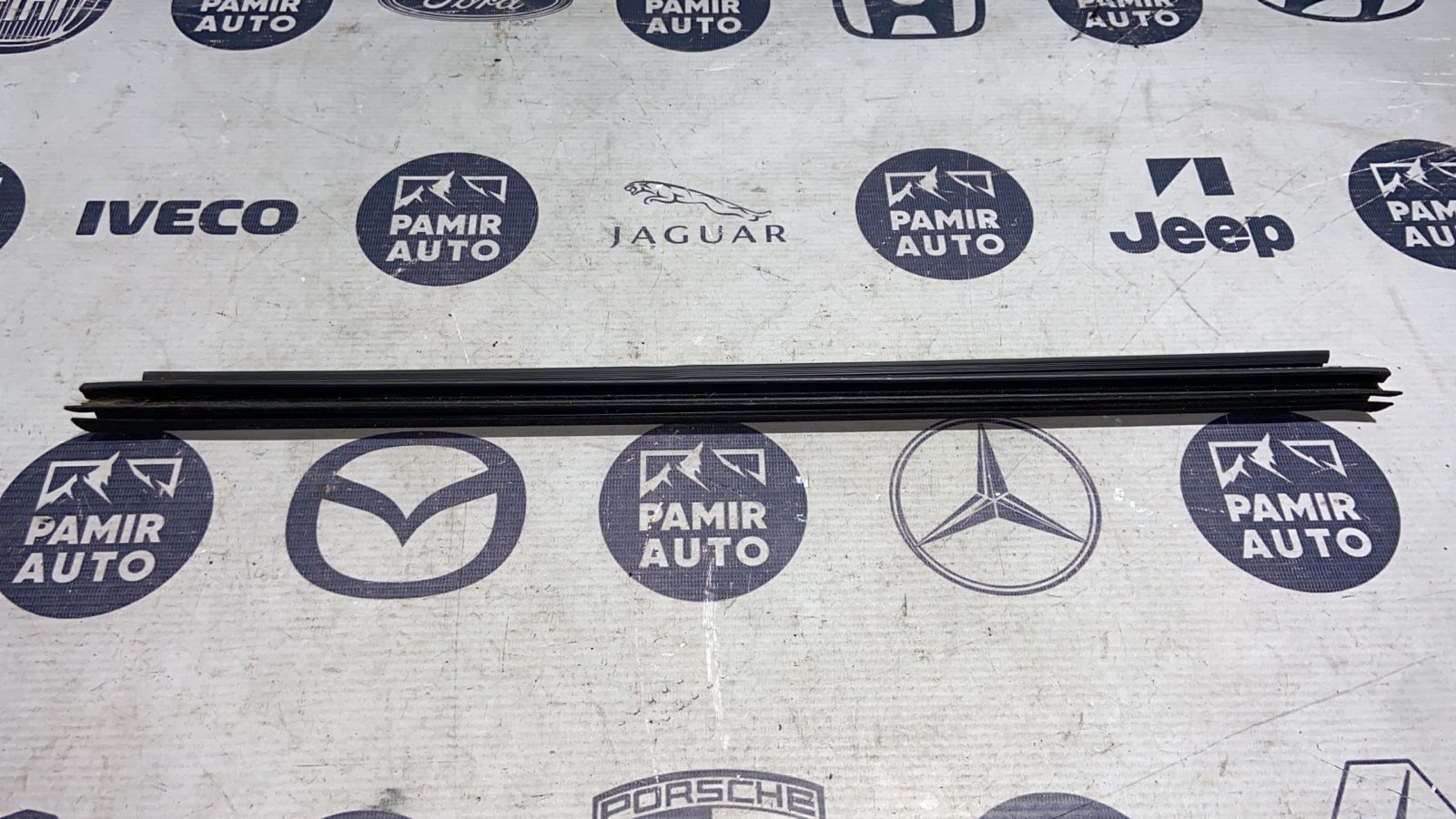 Уплотнитель двери задний правый Mercedes E/W211 2002-2009