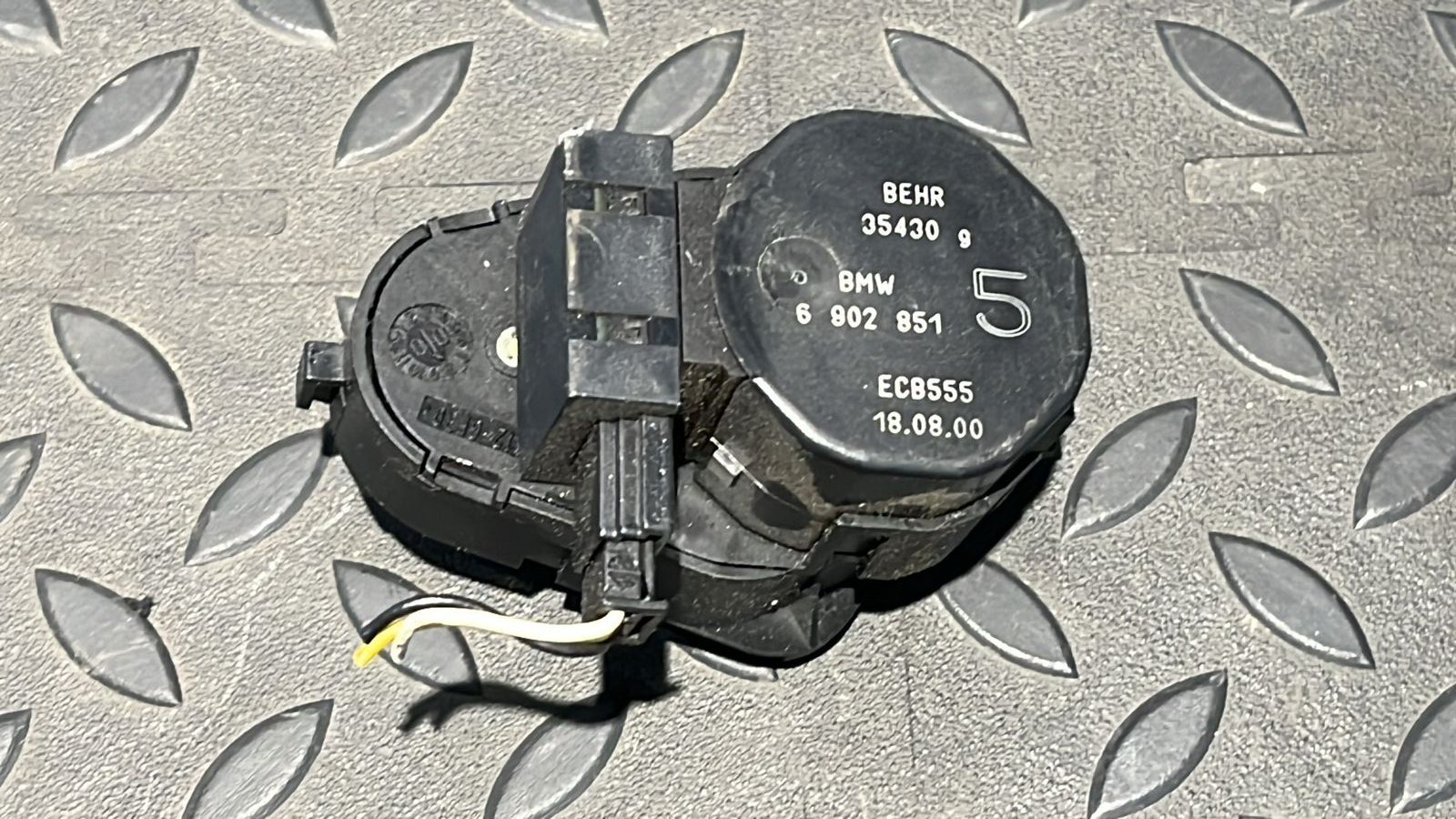 Моторчик заслонки отопителя BMW 3/E46 1998-2007