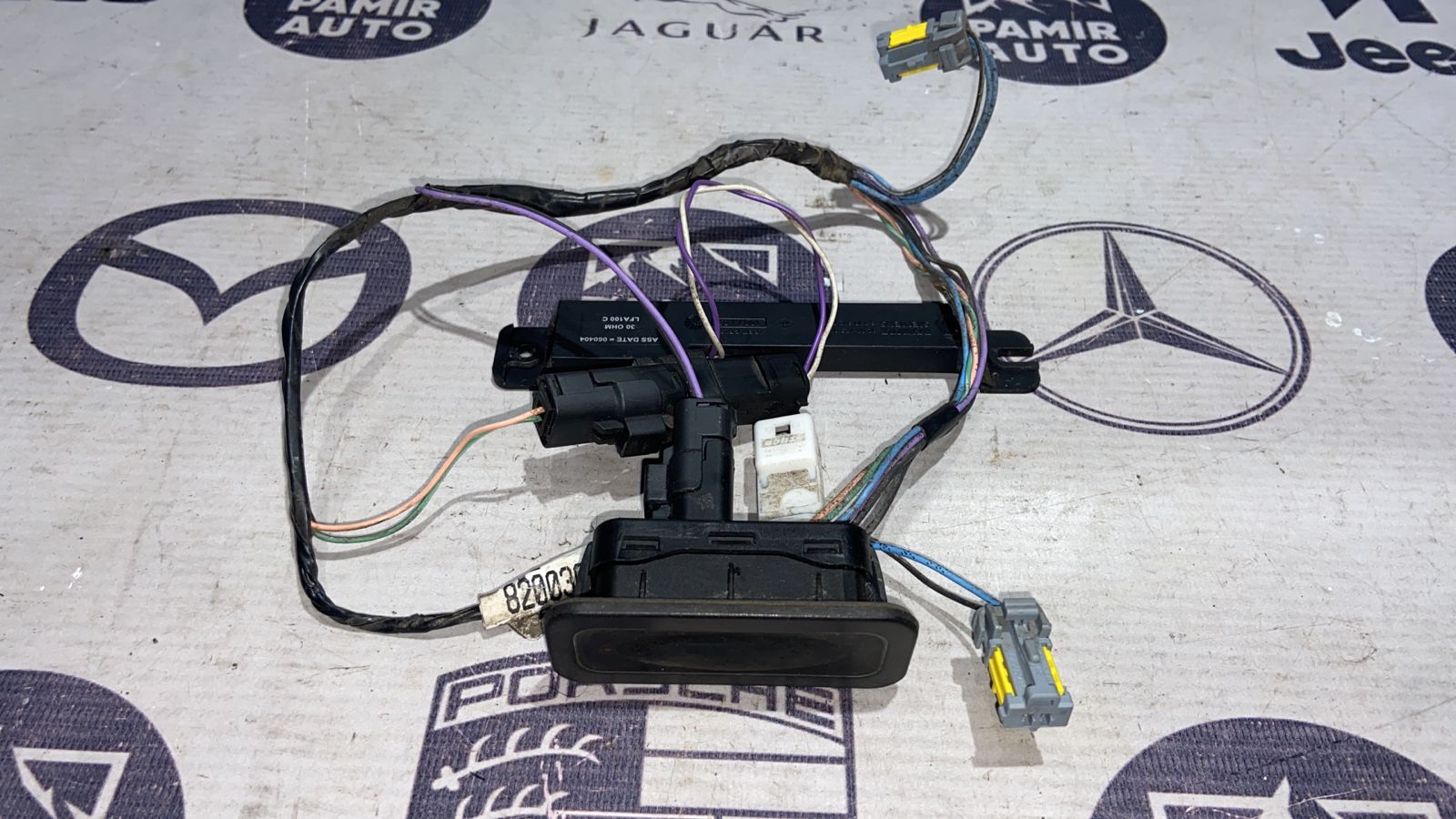 Кнопка открывания багажника Renault Scenic/2 2003-2009