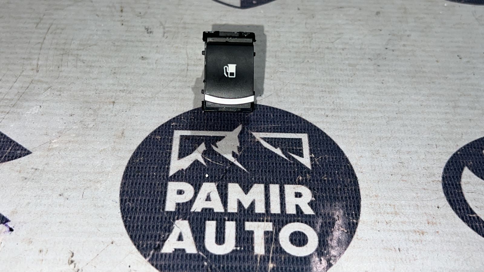 Кнопка открывания лючка бензобака Volkswagen Golf/5 2003-2009