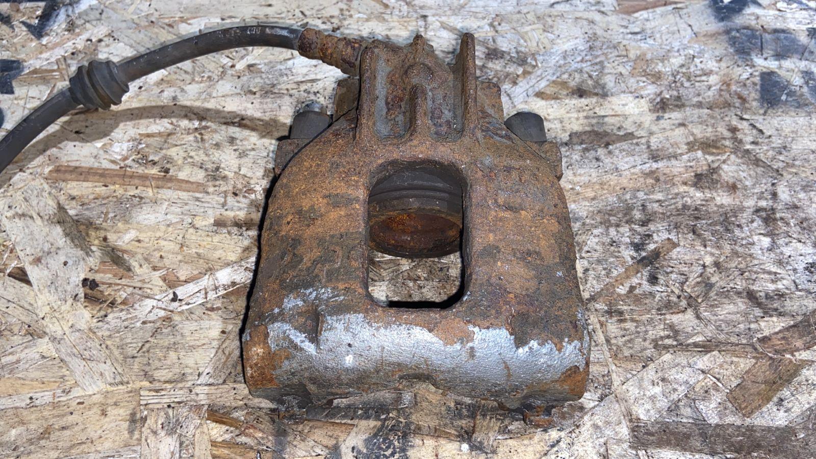 Суппорт передний правый Ford Focus 1998-2007