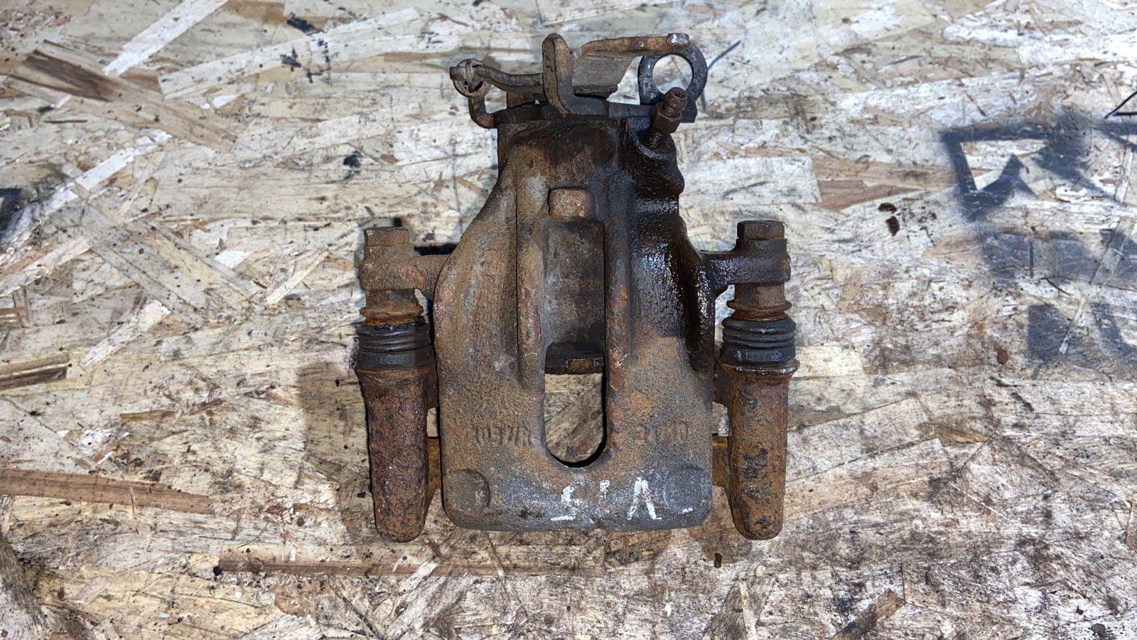 Суппорт задний левый Ford Focus 1998-2007