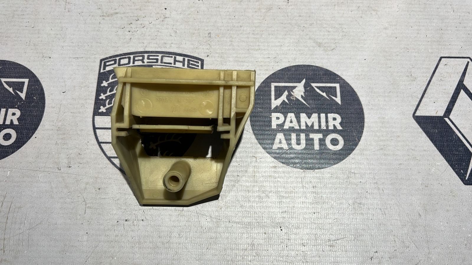 Кронштейн радиатора правый BMW 5/E39 1995-2004