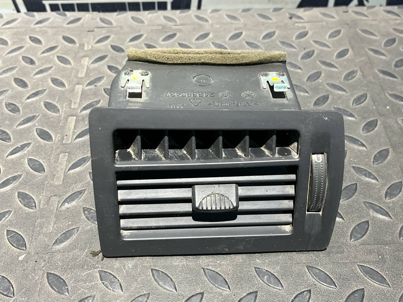 Дефлектор воздушный правый Opel Zafira/B 2005-2014