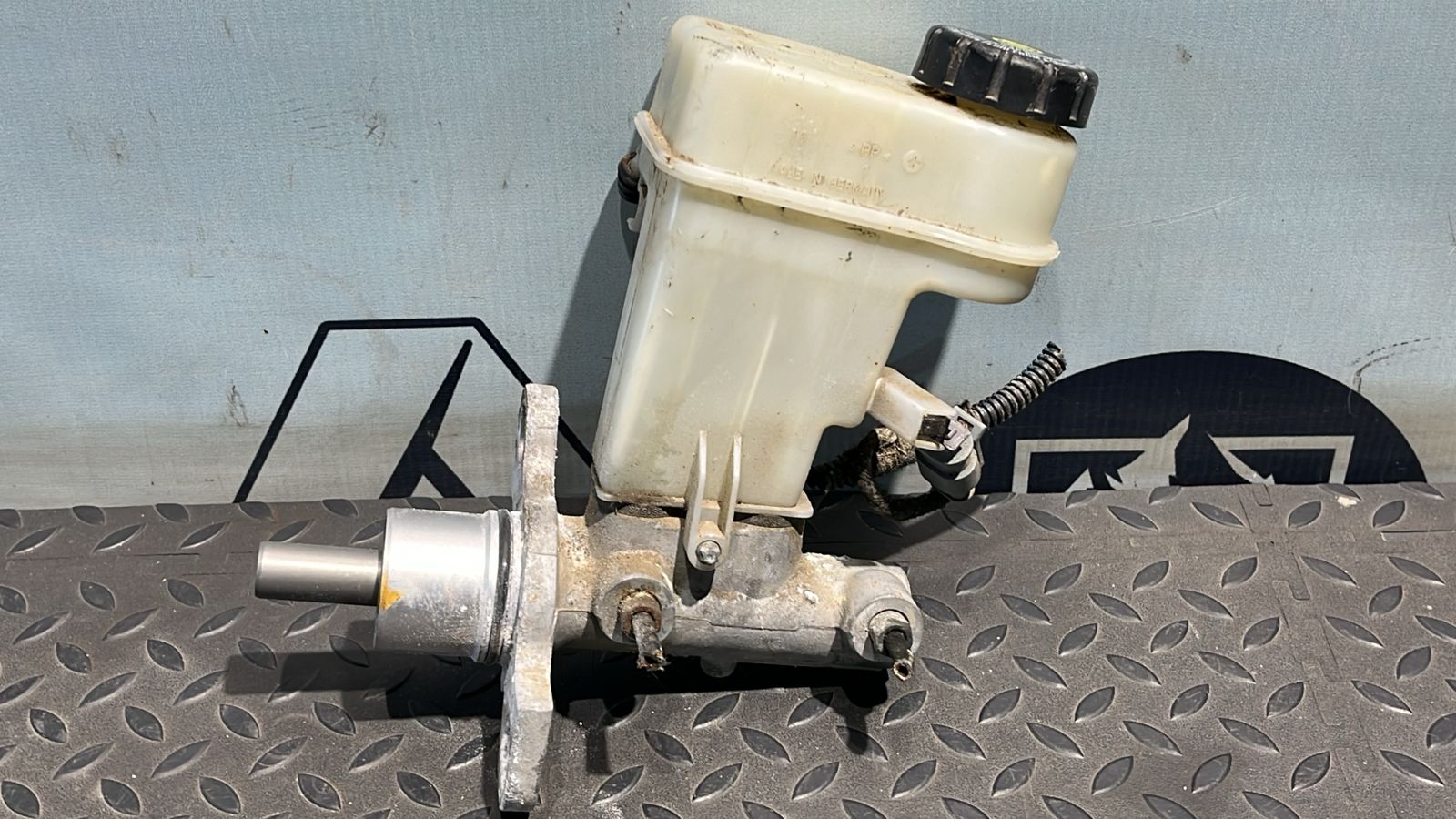 Цилиндр тормозной главный Opel Signum 2003-2008