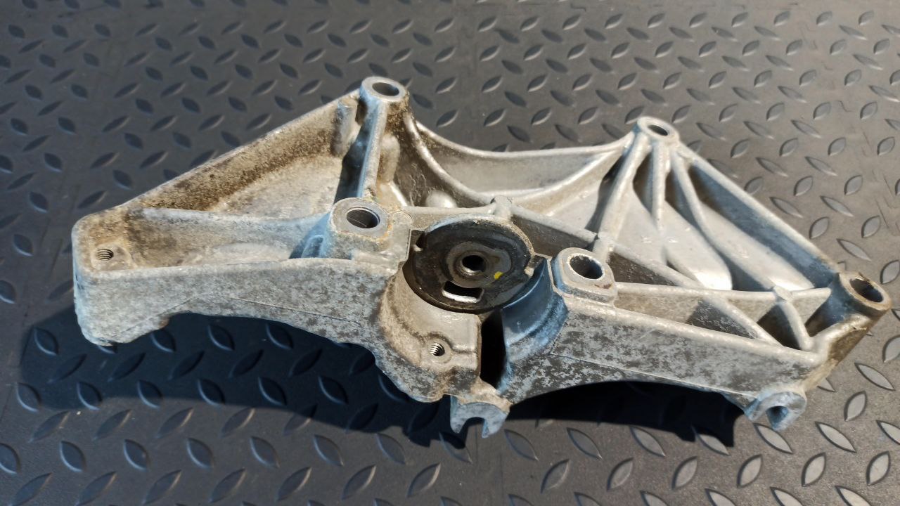 Кронштейн генератора Renault Scenic/2 2003-2009