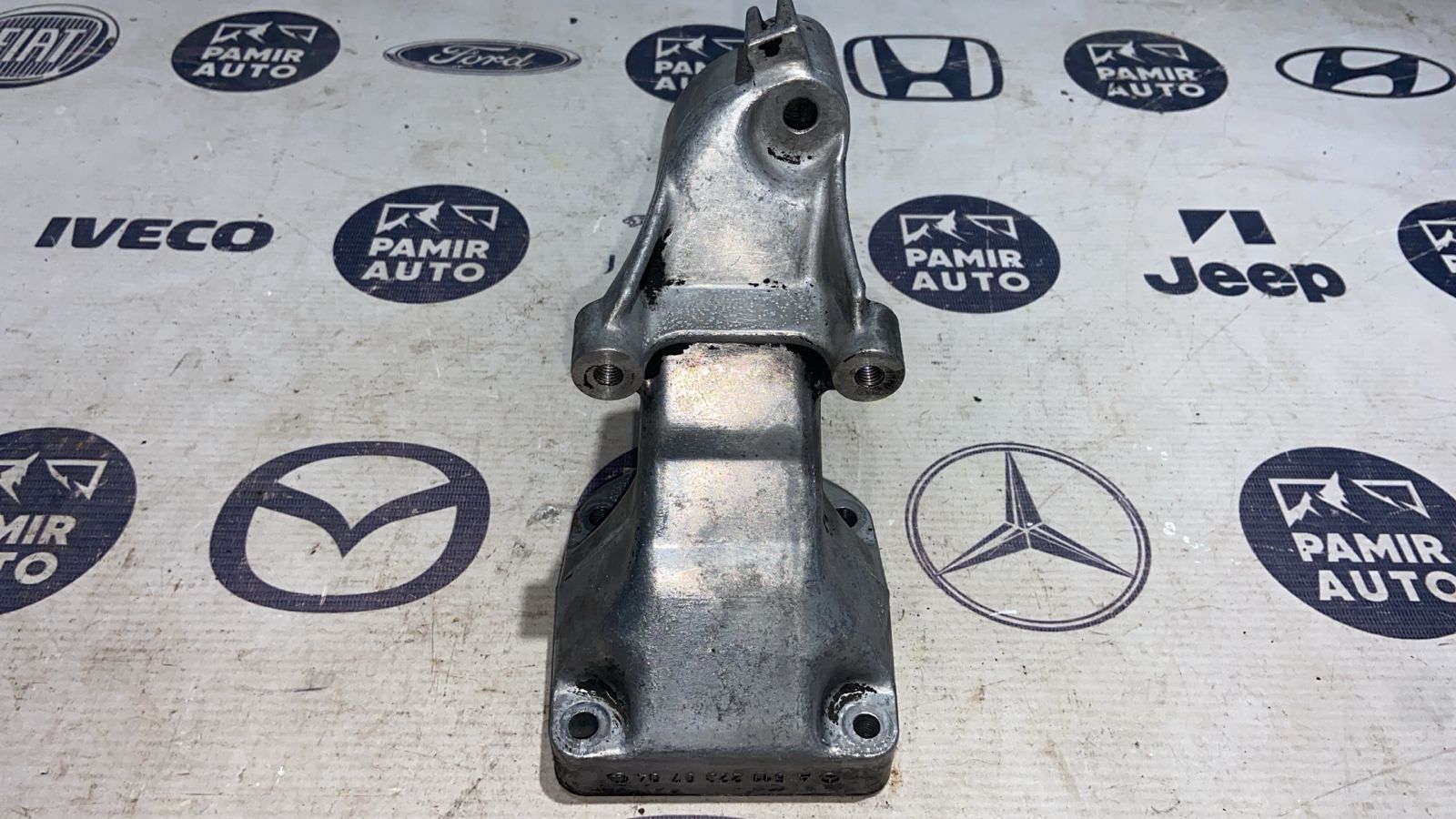 Кронштейн двигателя Mercedes E/W211 2002-2009