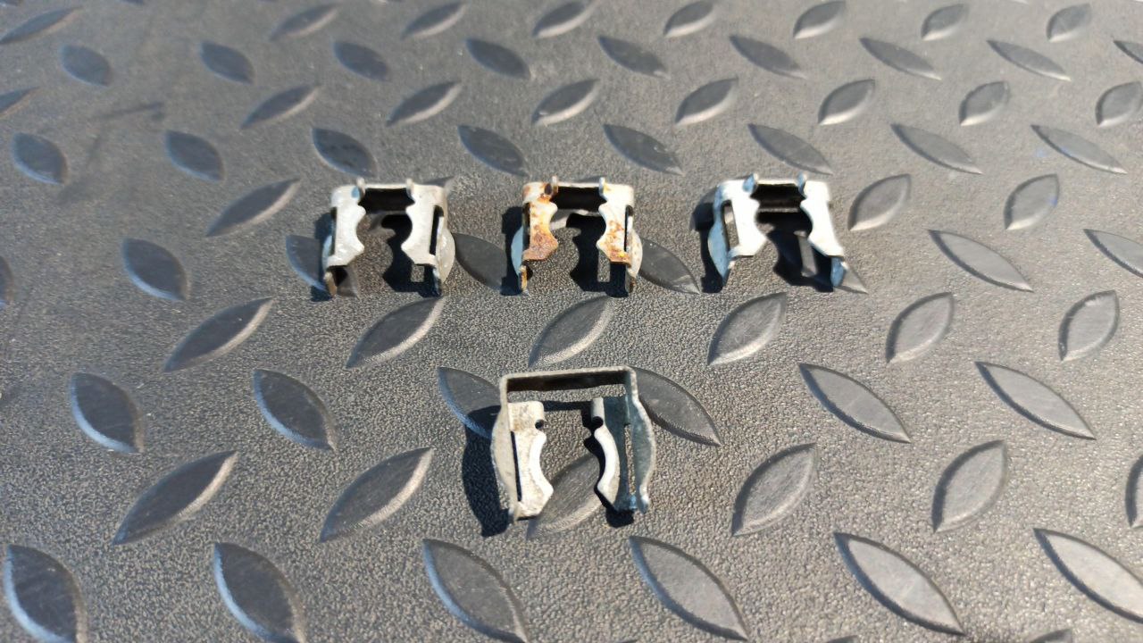 Скоба топливной форсунки Mercedes C/W203 2000-2008