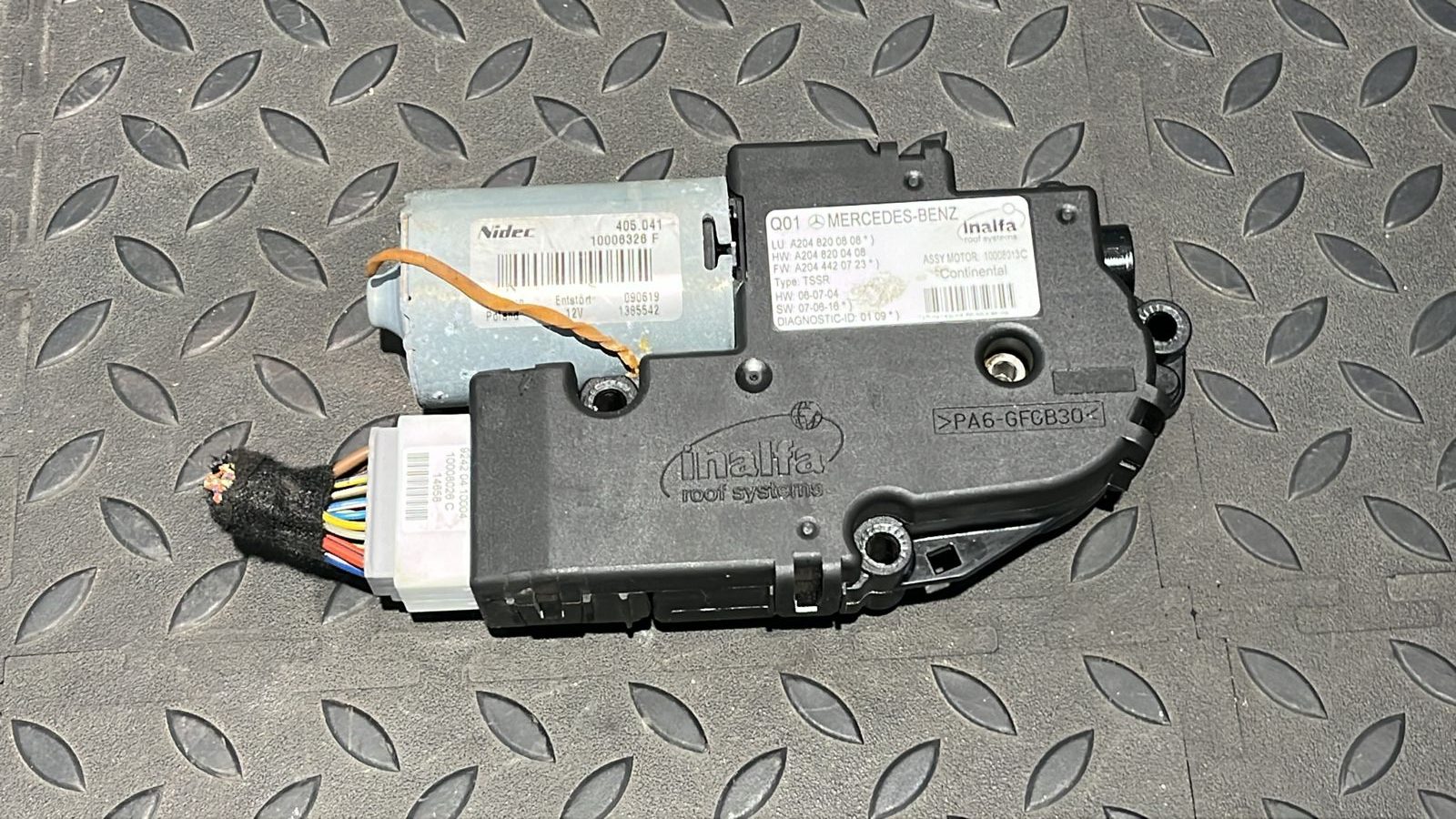 Моторчик люка Mercedes C/W204 2006-2015