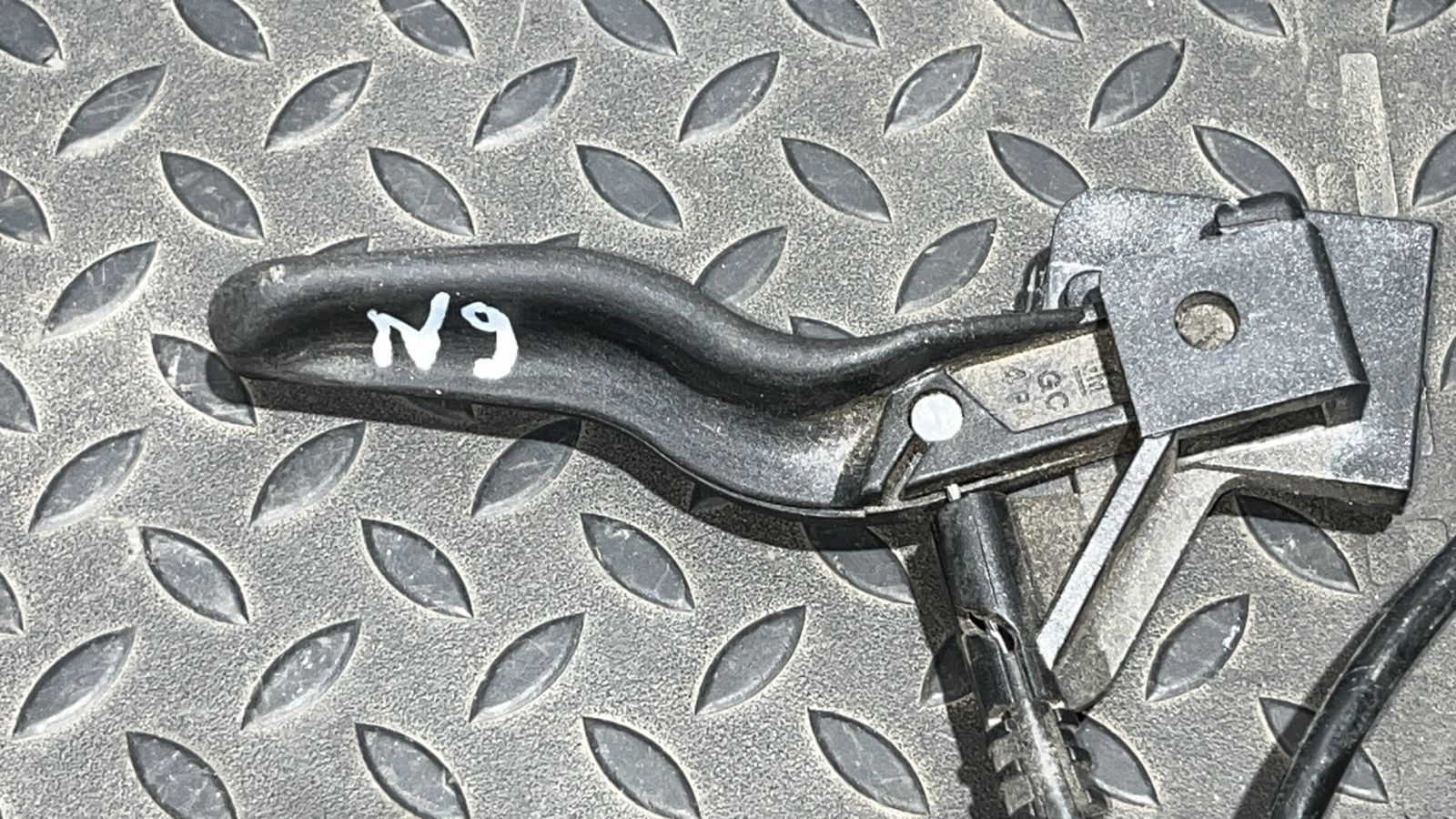 Ручка открывания капота Opel Astra/H 2004-2014