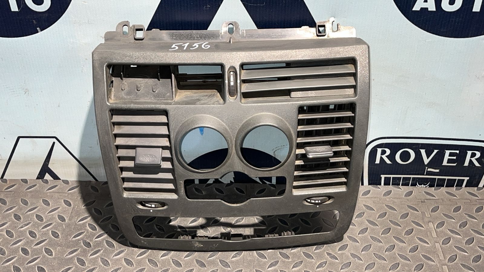 Дефлектор воздушный центральный Mercedes Vito/W639 2003-2014