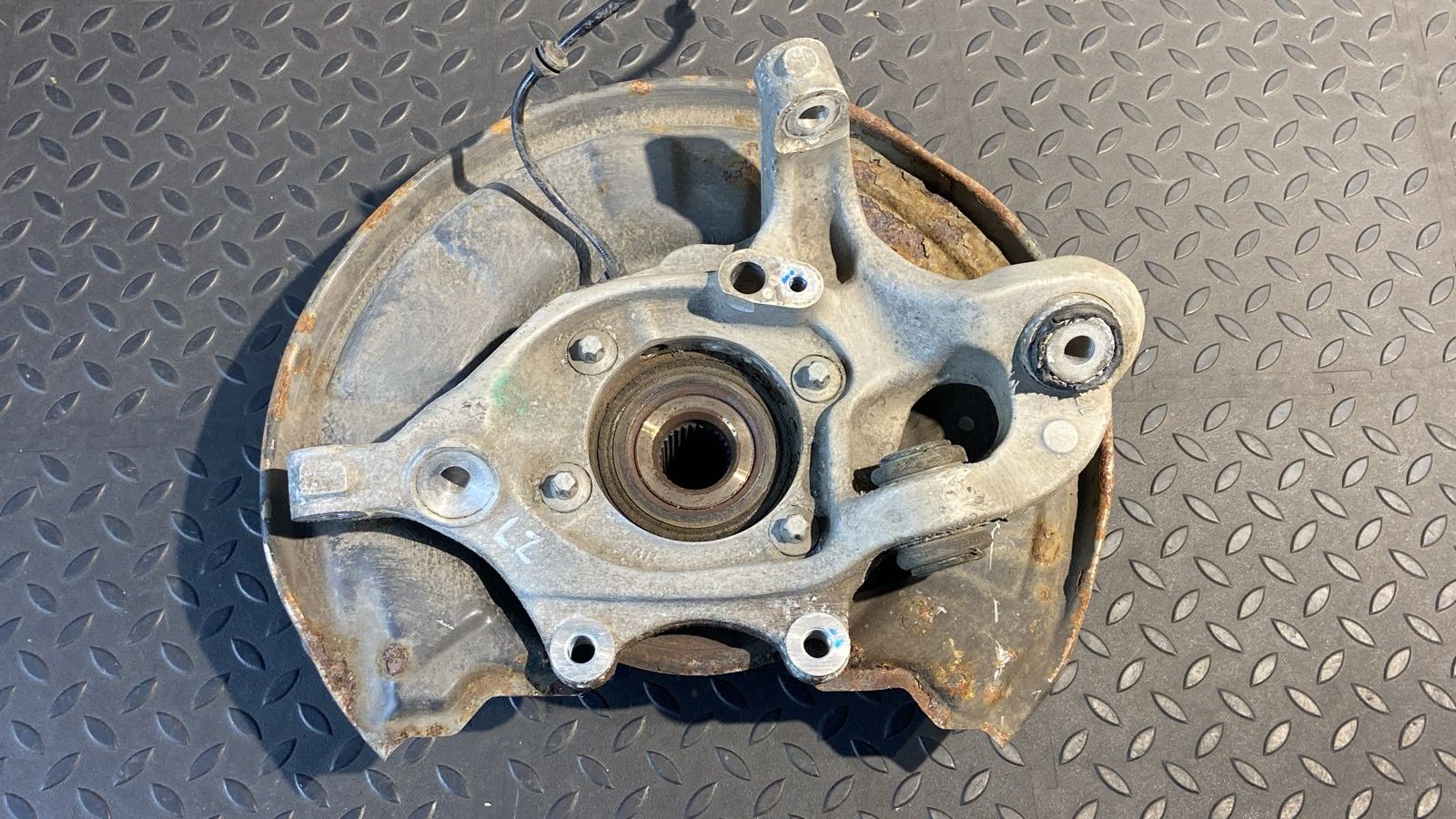 Кулак поворотный задний левый Mercedes C/W204 2006-2015