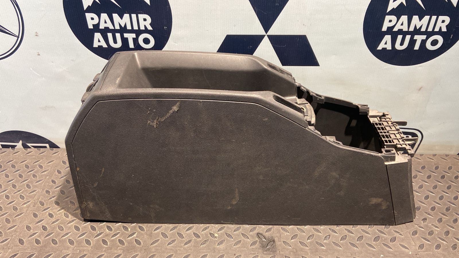 Консоль (Подлокотник) Opel Zafira/B 2005-2014