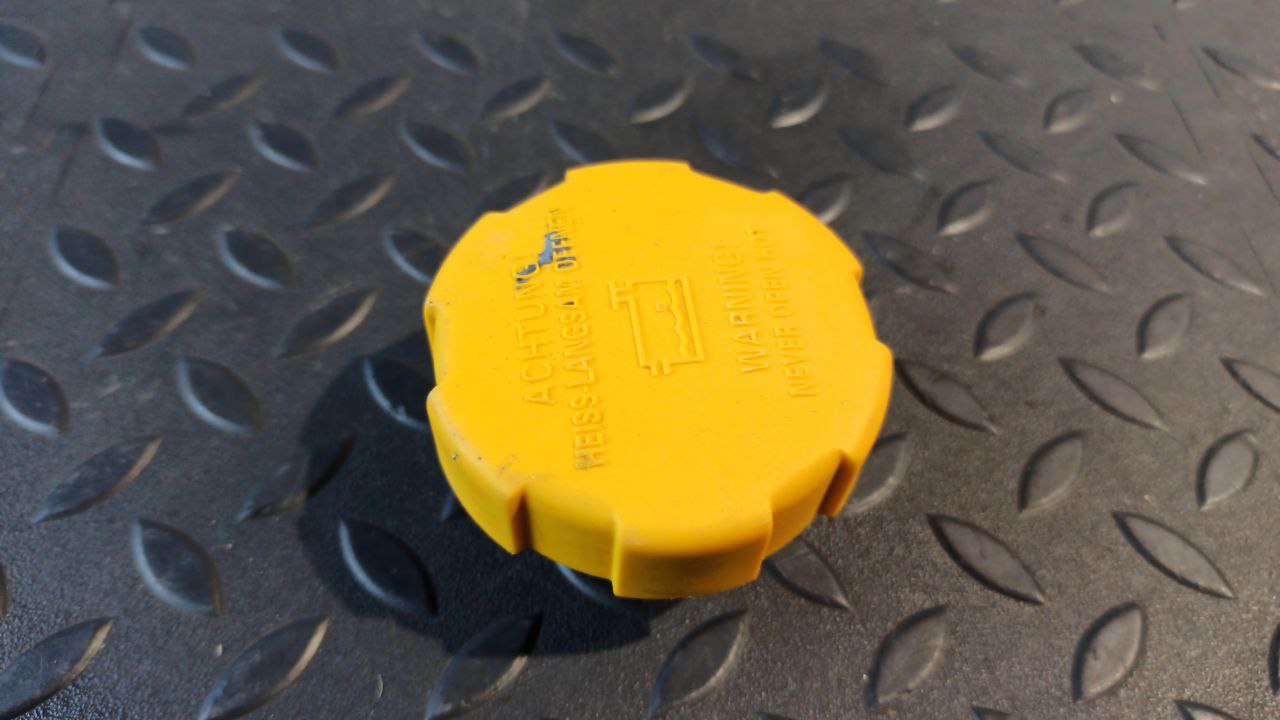 Крышка расширительного бачка Opel Astra/H 2004-2014