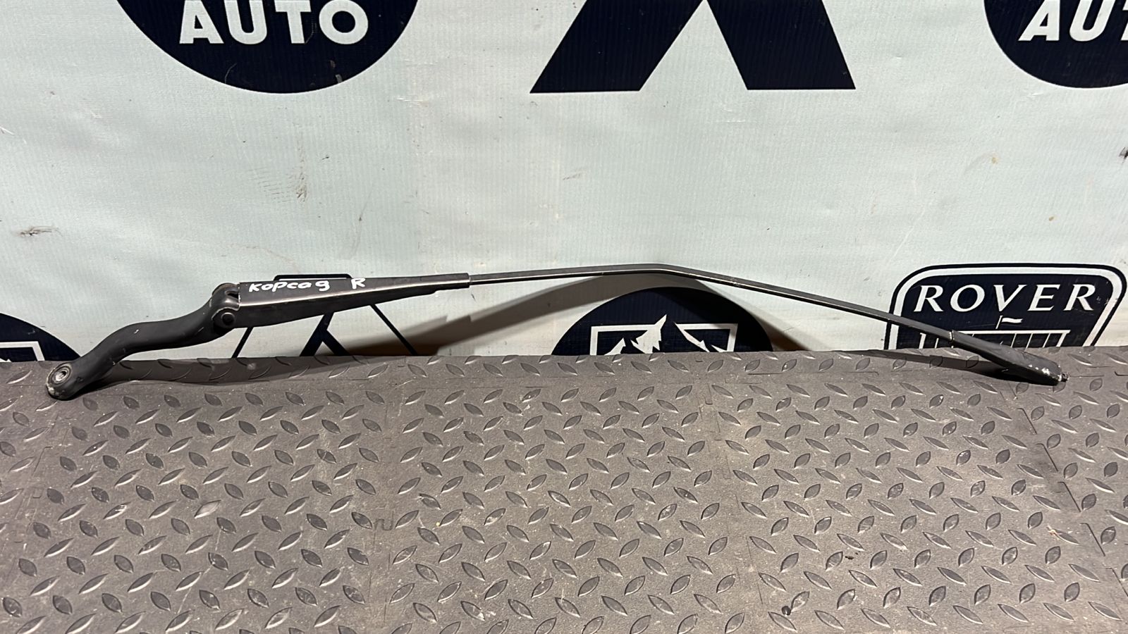 Поводок стеклоочистителя правый Opel Corsa/D 2006-2014