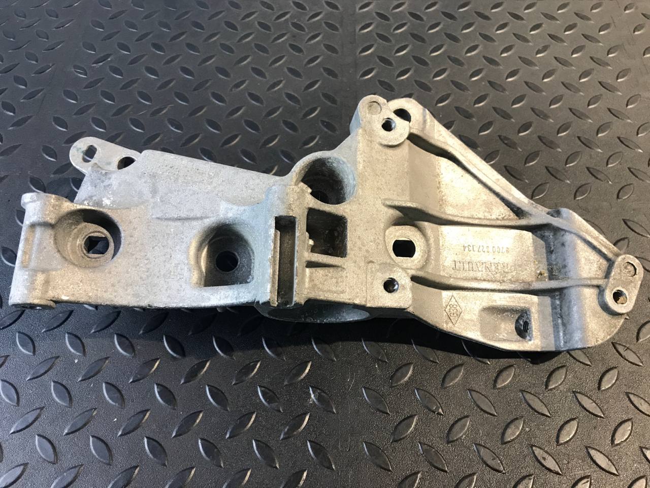 Кронштейн генератора Renault Megane/2 2002-2009