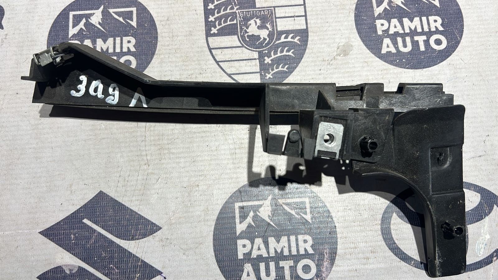 Направляющая стекла двери задняя левая Renault Scenic/2 2003-2009