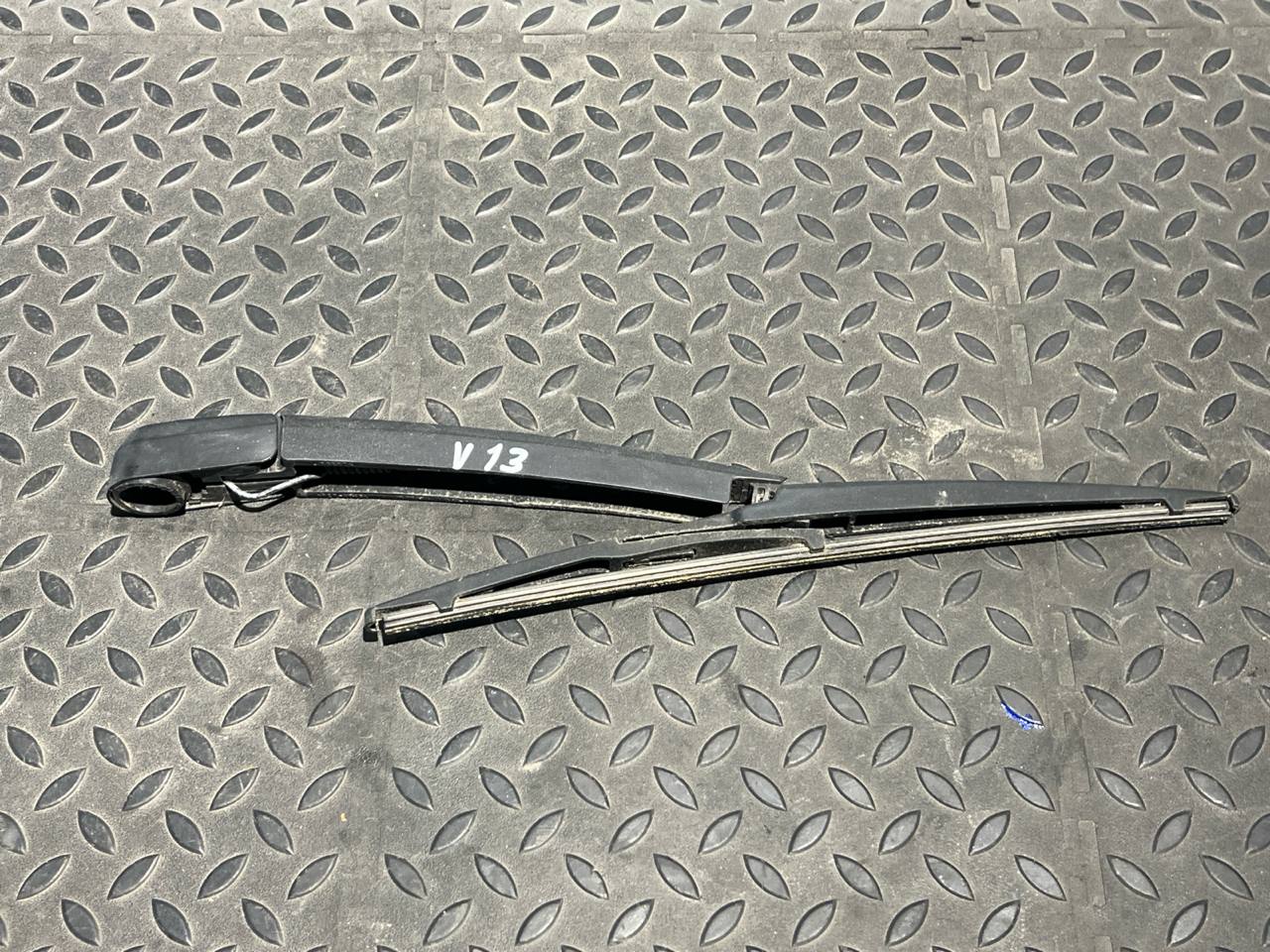 Поводок стеклоочистителя задний Toyota Avensis/2 2003-2009