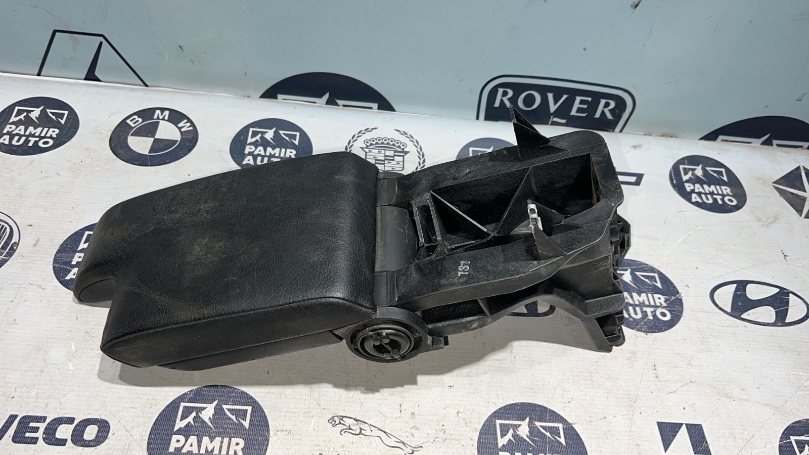 Консоль (Подлокотник) BMW 3/E46 1998-2007