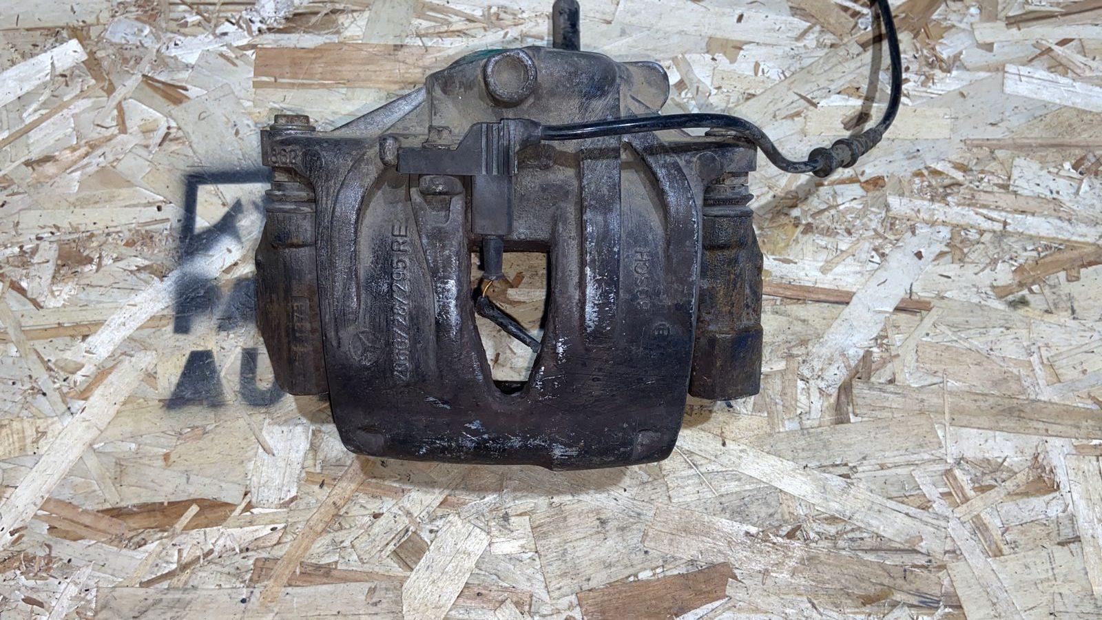 Суппорт передний правый Mercedes E/W211 2002-2009