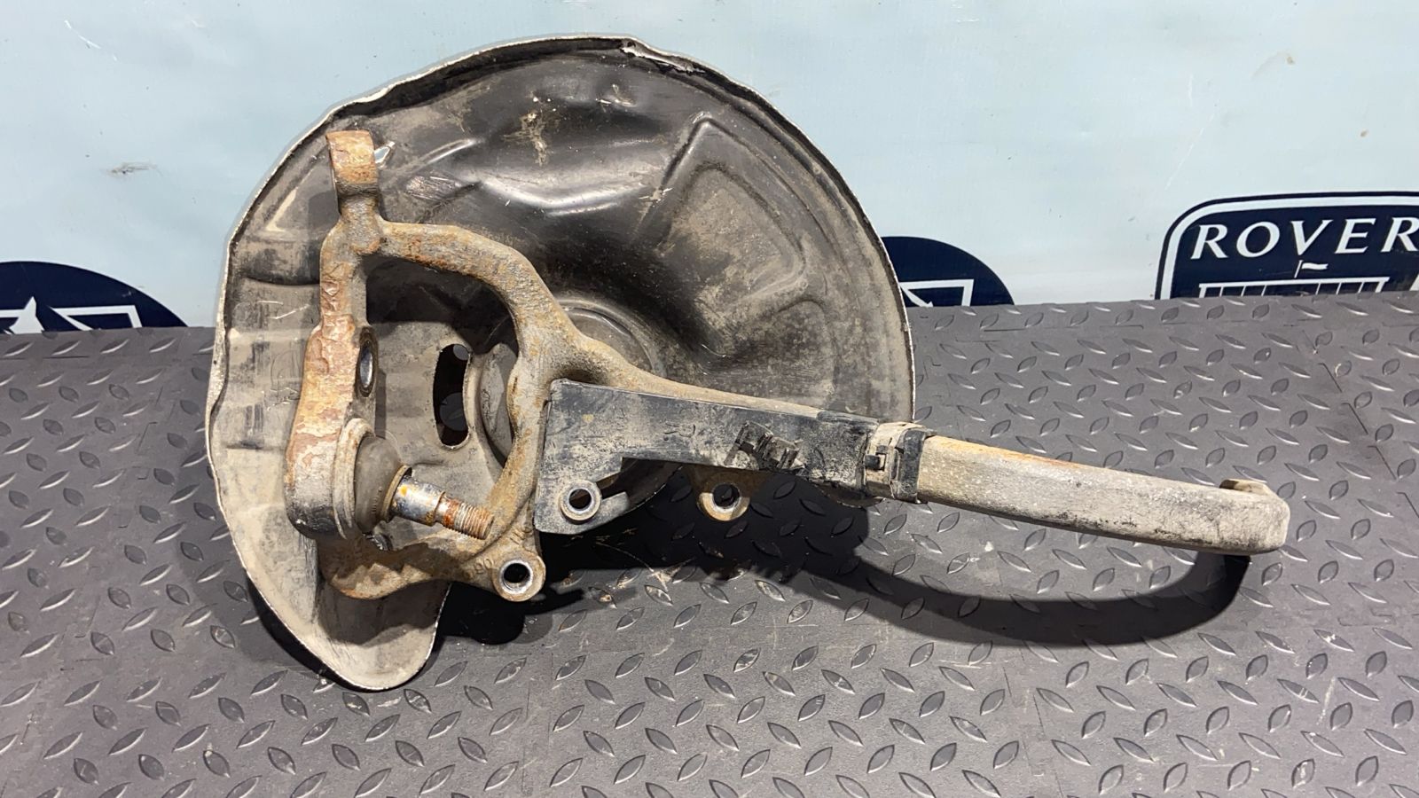 Кулак поворотный передний правый Mercedes E/W211 2002-2009