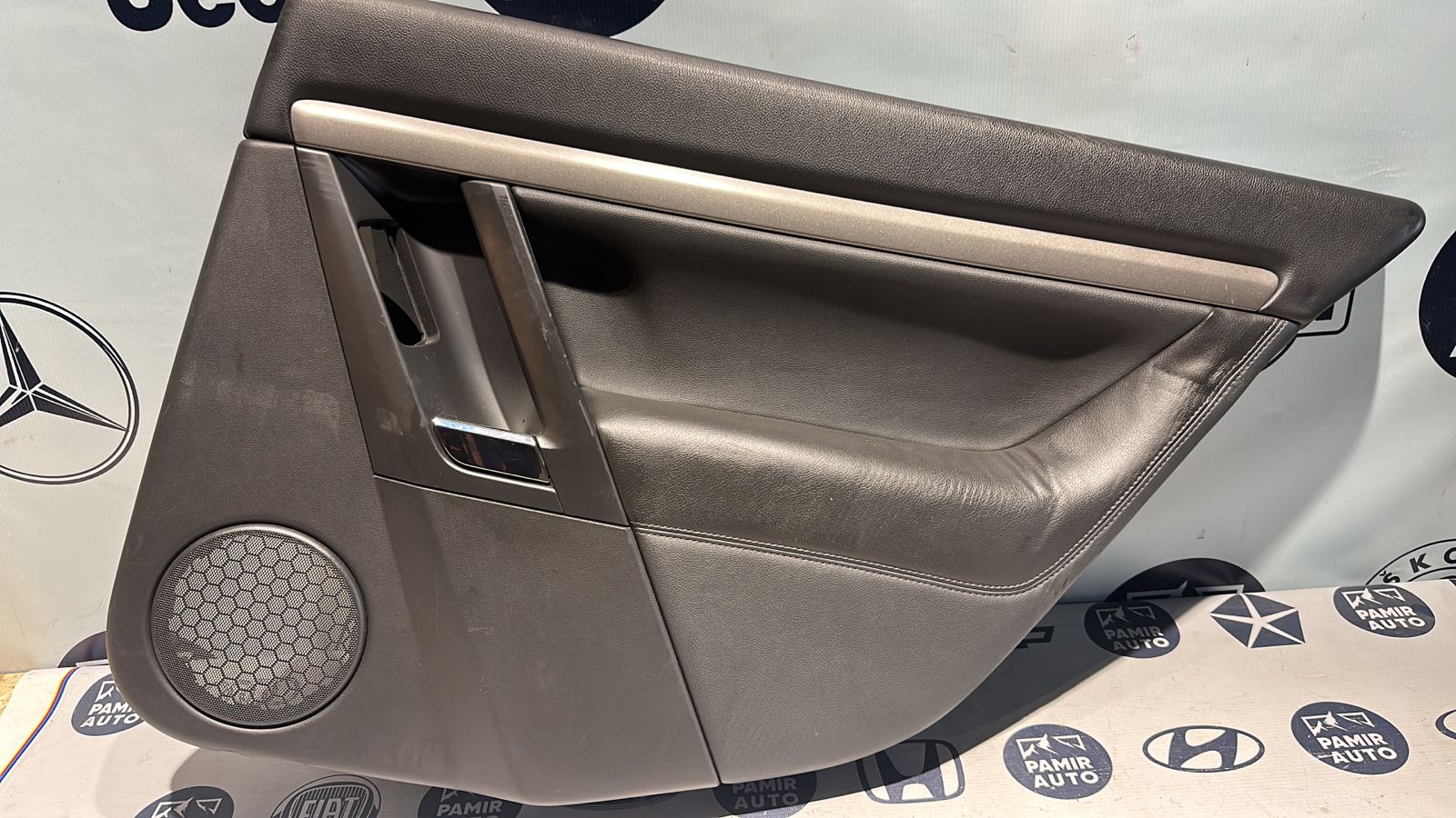 Обшивка двери задняя правая Opel Vectra/C 2002-2008