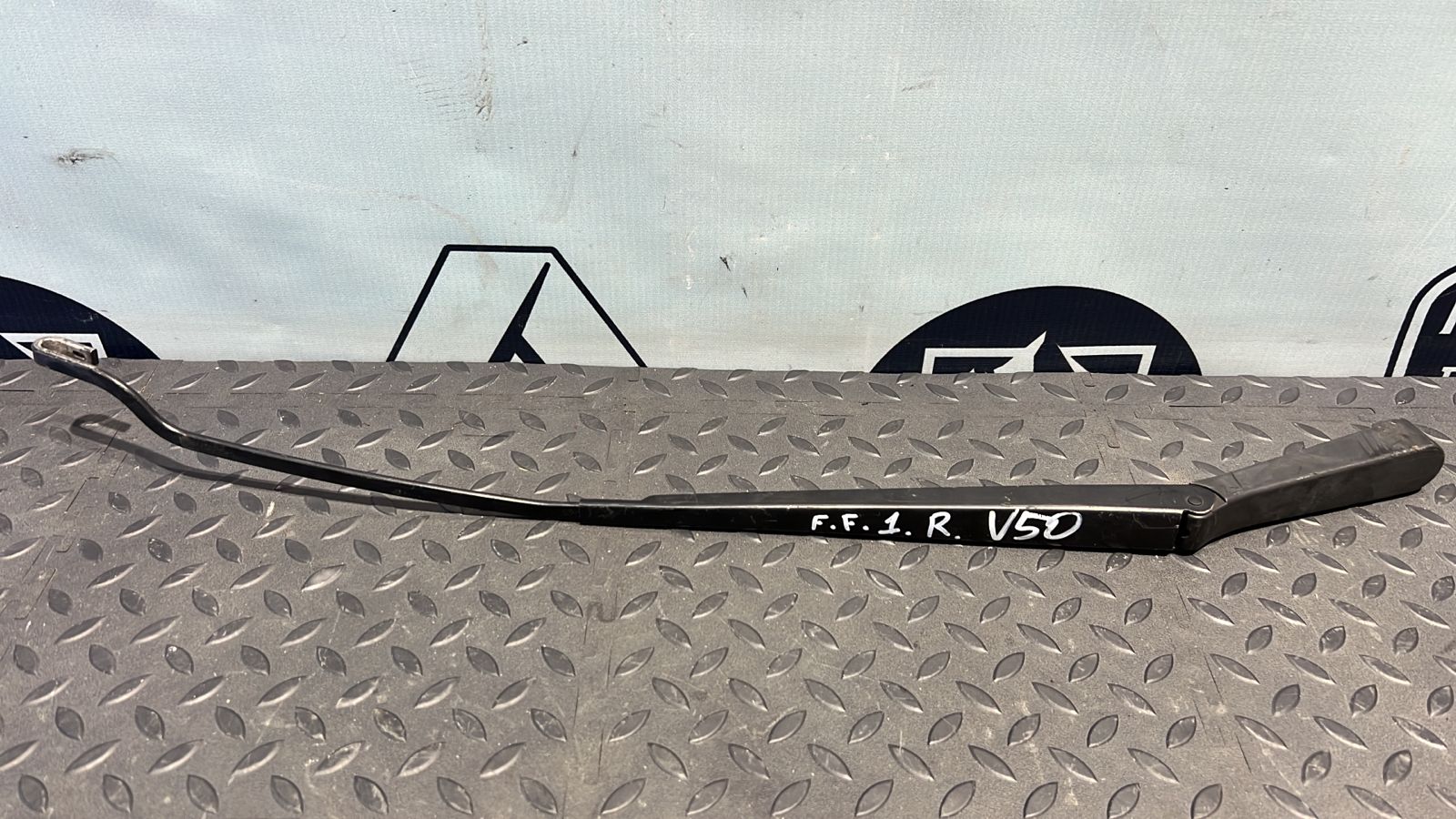 Поводок стеклоочистителя правый Ford Focus 1998-2007