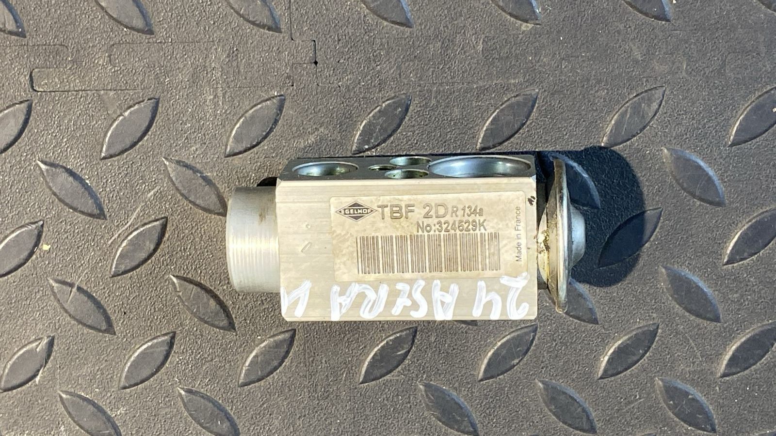 Клапан кондиционера Opel Astra/H 2004-2014