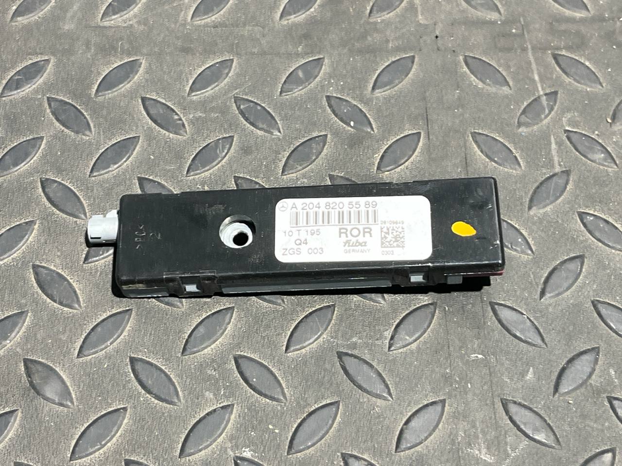 Усилитель антенны Mercedes C/W204 2006-2015